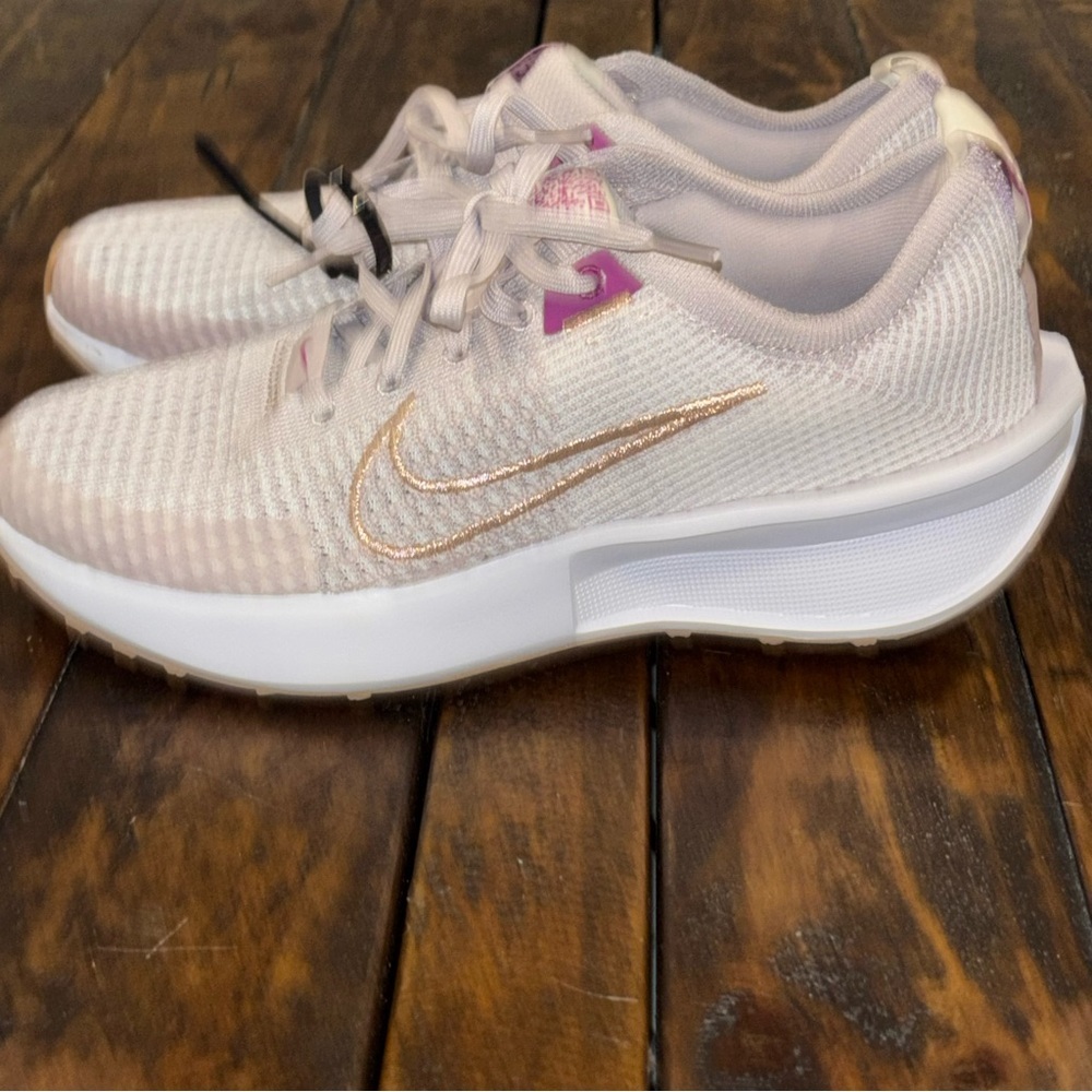 Nike Women’s Interact Run Running Shoes - Picture 12 of 16